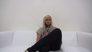 1. Download full pics of Viktorie (24) from czechcasting.com