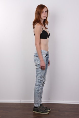 5. Download full pics of model Jarka (19) from czechcasting.com