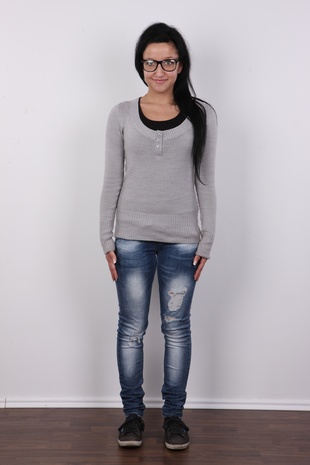 2. Download full pics of model Hana (21) from czechcasting.com