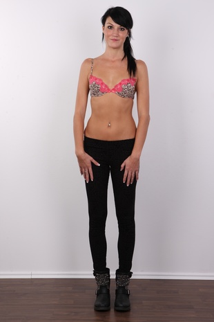 4. Download full pics of model Barbora (31) from czechcasting.com
