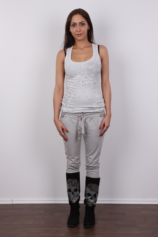 2. Download full pics of Zuzana (30) from czechcasting.com