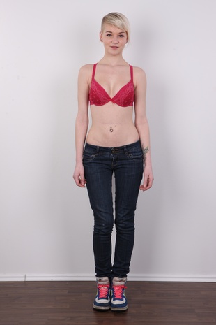 4. Download full pics of model Karolina (18) from czechcasting.com