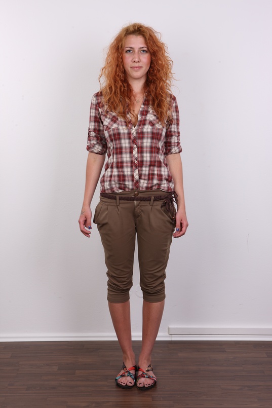 2. Download full pics of Zuzana (20) from czechcasting.com