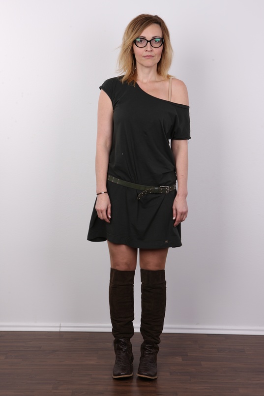 2. Download full pics of Marketa (37) from czechcasting.com