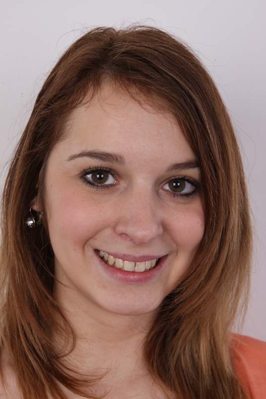 1. Download full pics of Alena (23) from czechcasting.com