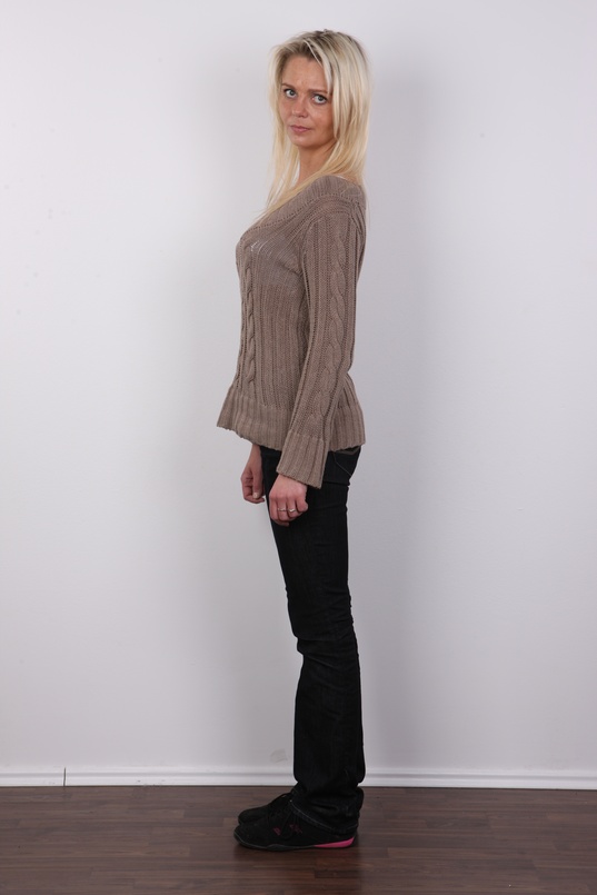 3. Download full pics of Linda (33) from czechcasting.com