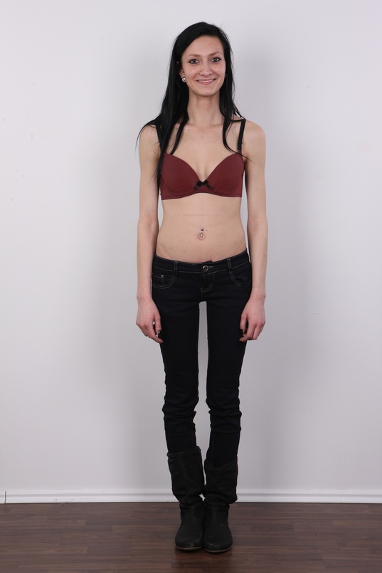 4. Download full pics of Dana (22) from czechcasting.com