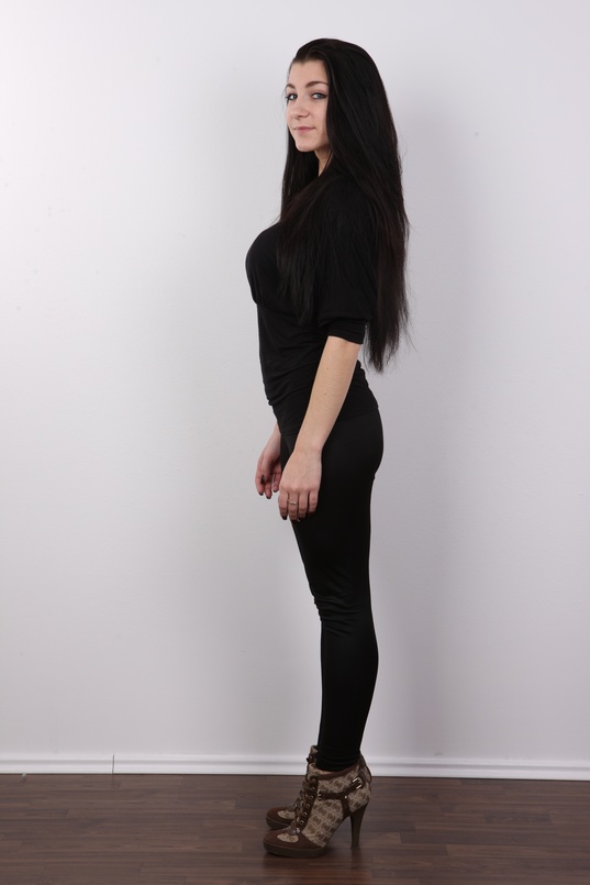 3. Download full pics of Anna (23) from czechcasting.com