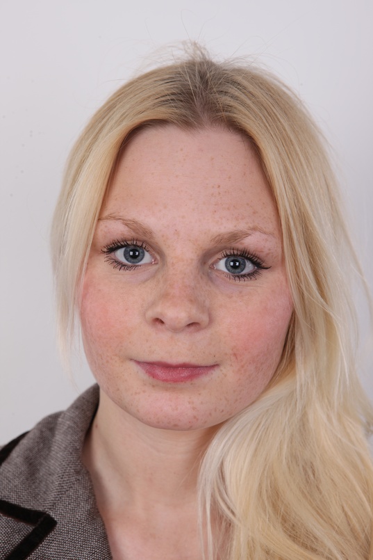 1. Download full pics of Aneta (20) from czechcasting.com