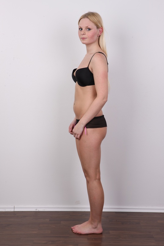 8. Download full pics of Aneta (20) from czechcasting.com