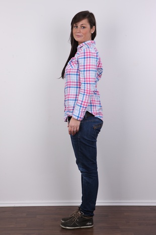 3. Download full pics of model Sabina (23) from czechcasting.com