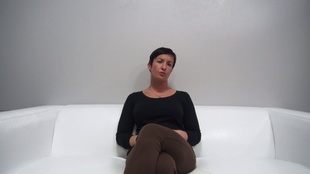 1. Download full pics of Petra (30) from czechcasting.com