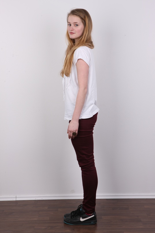 3. Download full pics of Lucie (18) from czechcasting.com