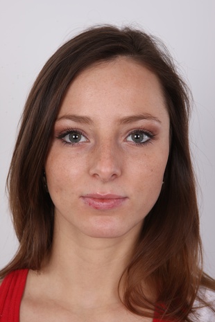 1. Download full pics of model Kristyna (20) from czechcasting.com