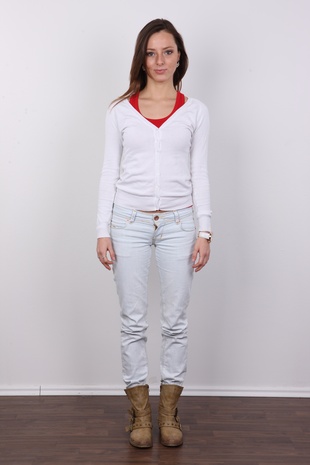 2. Download full pics of model Kristyna (20) from czechcasting.com