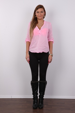 2. Download full pics of model Pavla (23) from czechcasting.com