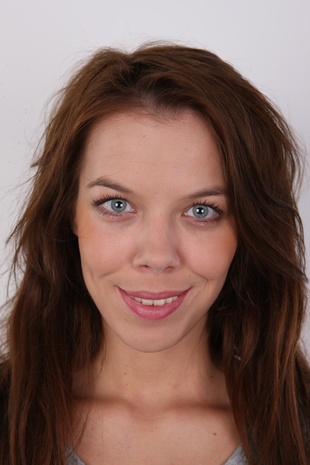 1. Download full pics of model Denisa (24) from czechcasting.com