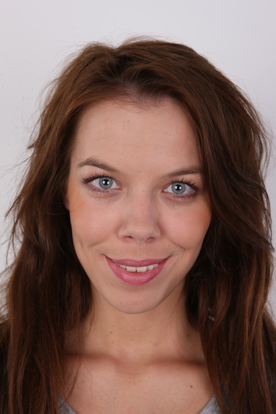 1. Download full pics of Denisa (24) from czechcasting.com