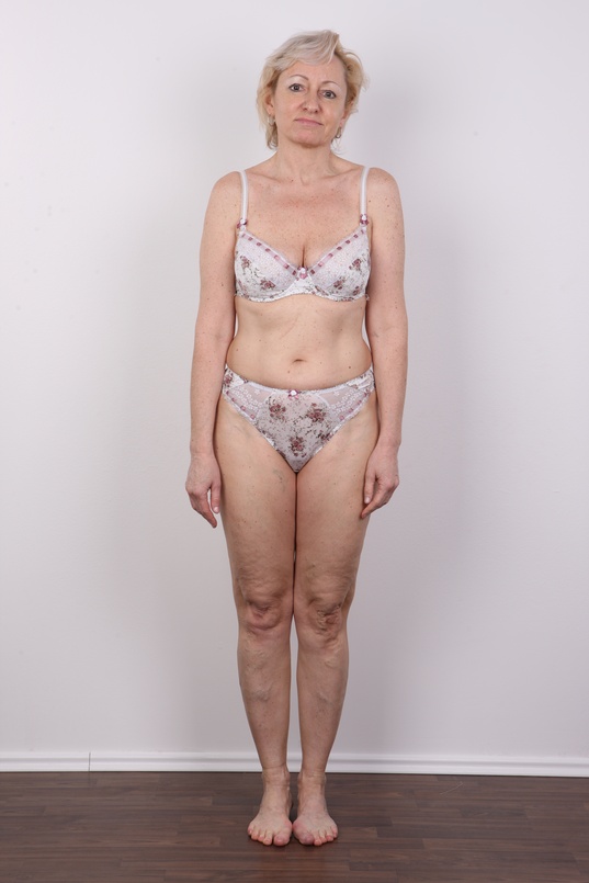 7. Download full pics of Jaroslava (49) from czechcasting.com