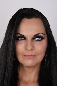 1. Download full pics of Andrea (39) from czechcasting.com