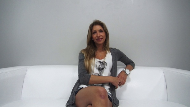 1. Download full pics of Simona (23) from czechcasting.com
