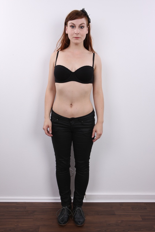 4. Download full pics of Martina (28) from czechcasting.com