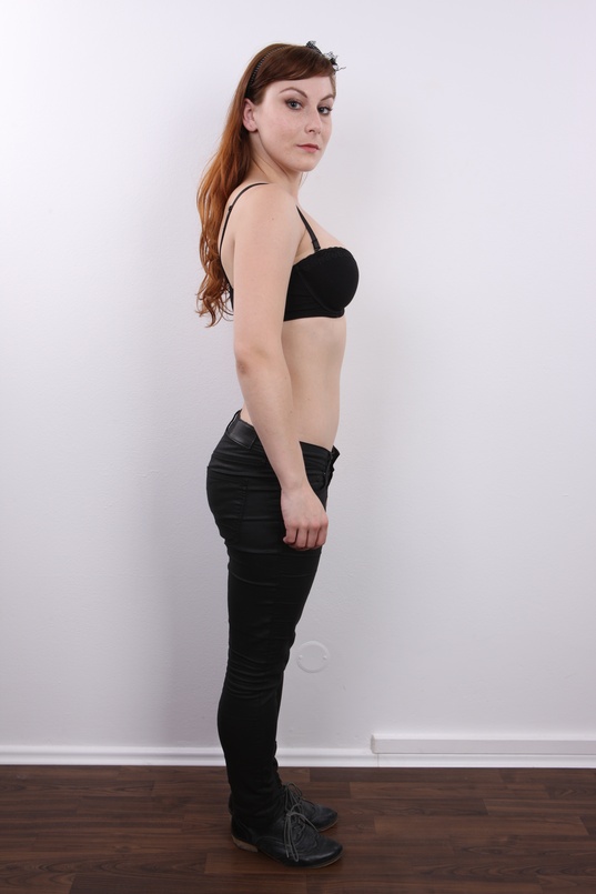 5. Download full pics of Martina (28) from czechcasting.com