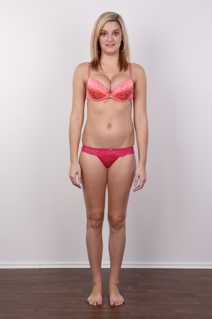 7. Download full pics of model Zuzana (23) from czechcasting.com