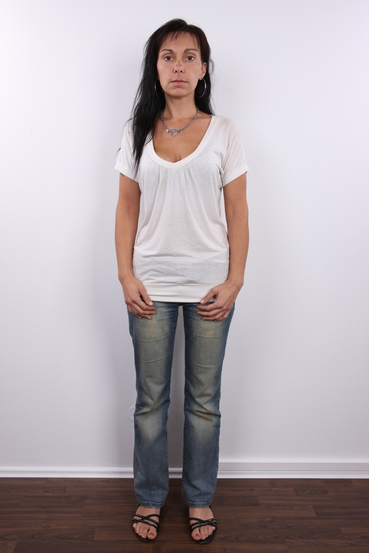 2. Download full pics of Eliska (35) from czechcasting.com