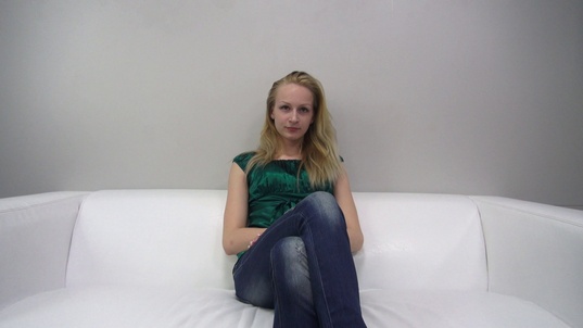 1. Download full pics of Nikol (21) from czechcasting.com