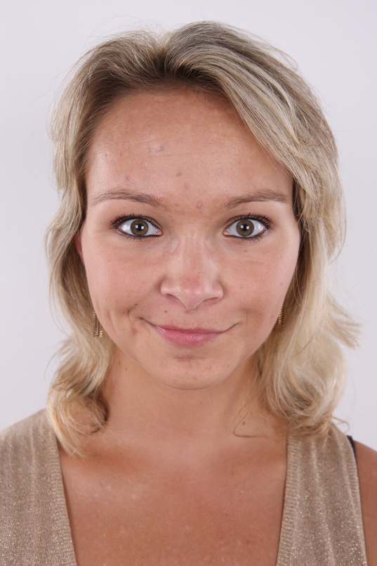 1. Download full pics of Stepanka (24) from czechcasting.com