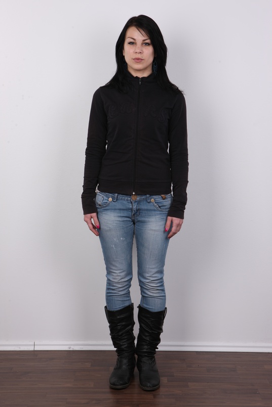 2. Download full pics of Tereza (23) from czechcasting.com