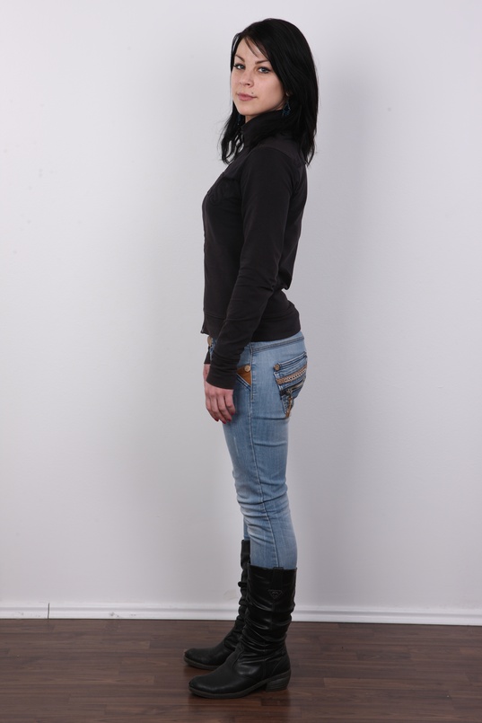 3. Download full pics of Tereza (23) from czechcasting.com