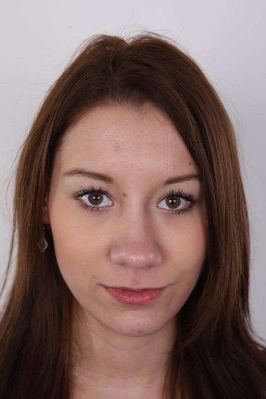 1. Download full pics of Ingrid (20) from czechcasting.com