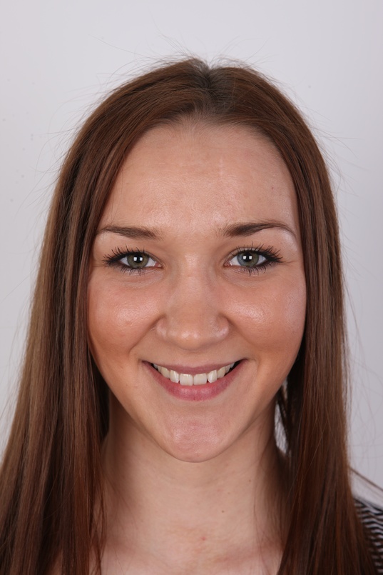 1. Download full pics of Vladena (21) from czechcasting.com