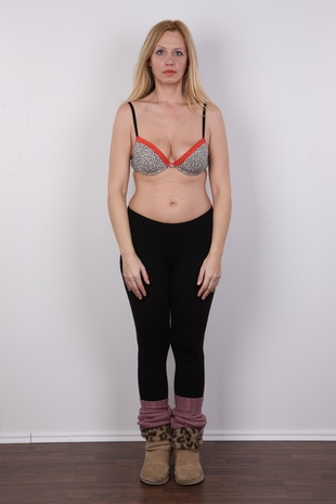 5. Download full pics of model Dita (33) from czechcasting.com