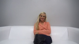 1. Download full pics of Eva (25) from czechcasting.com