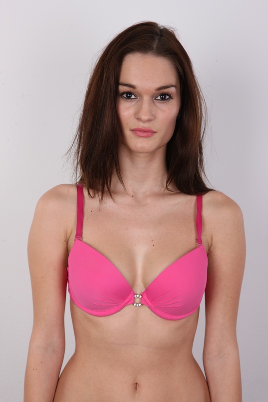 6. Download full pics of Sara (24) from czechcasting.com