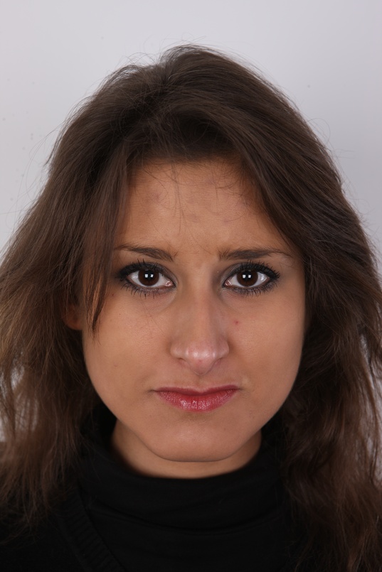 1. Download full pics of Jana (27) from czechcasting.com