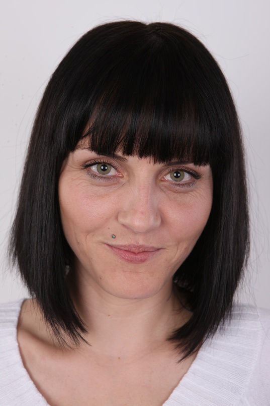 1. Download full pics of Anita (28) from czechcasting.com