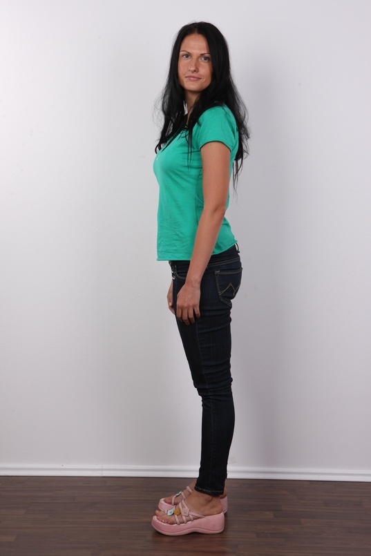 3. Download full pics of Zuzana (28) from czechcasting.com