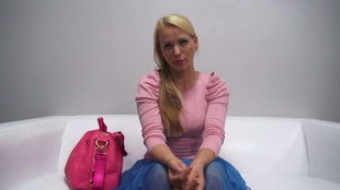 1. Download full pics of Vera (31) from czechcasting.com