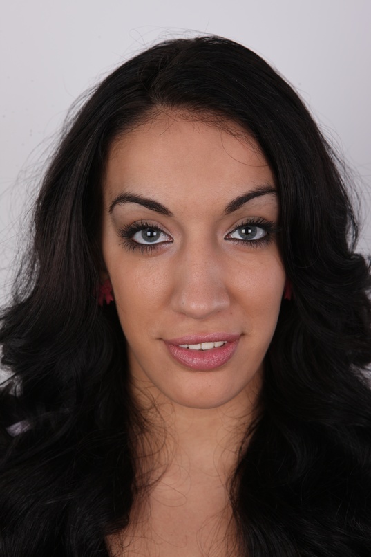 1. Download full pics of Malika (19) from czechcasting.com