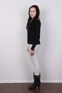 3. Download full pics of Jana (18) from czechcasting.com