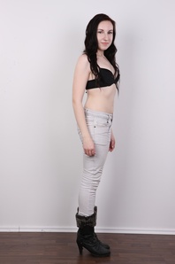 5. Download full pics of Jana (18) from czechcasting.com