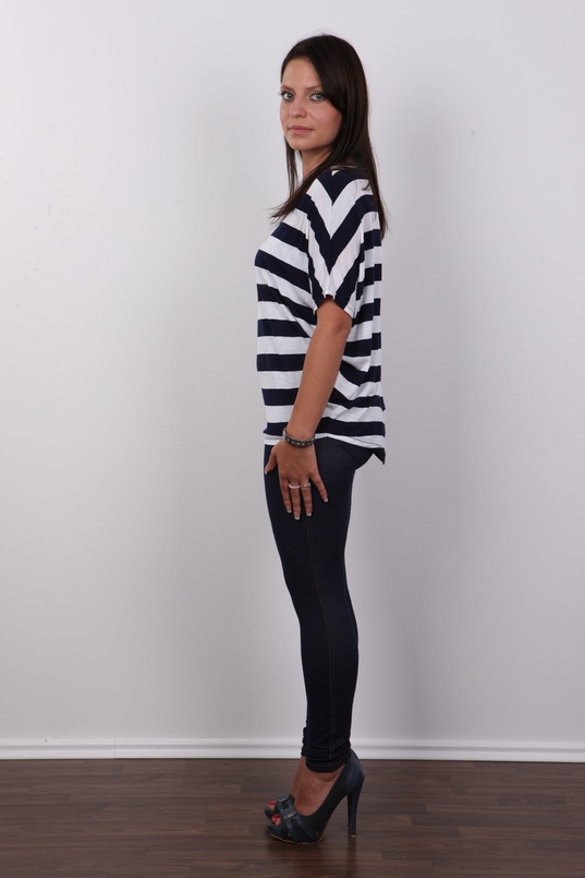 3. Download full pics of Petra (26) from czechcasting.com