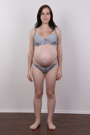 6. Download full pics of model Edita (25) from czechcasting.com