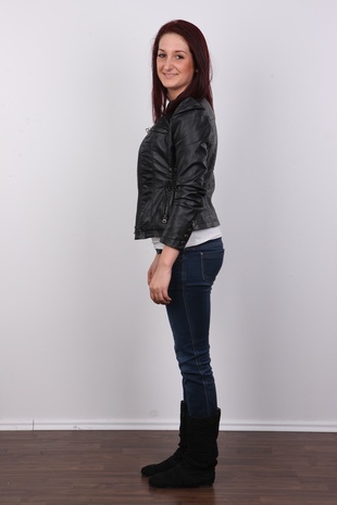 3. Download full pics of model Sara (20) from czechcasting.com