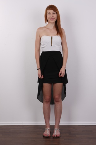 2. Download full pics of model Nikol (21) from czechcasting.com