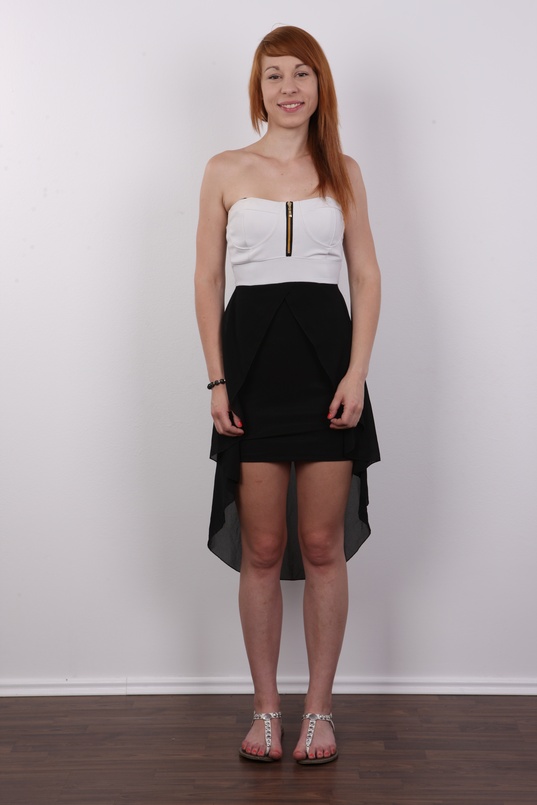 2. Download full pics of Nikol (21) from czechcasting.com